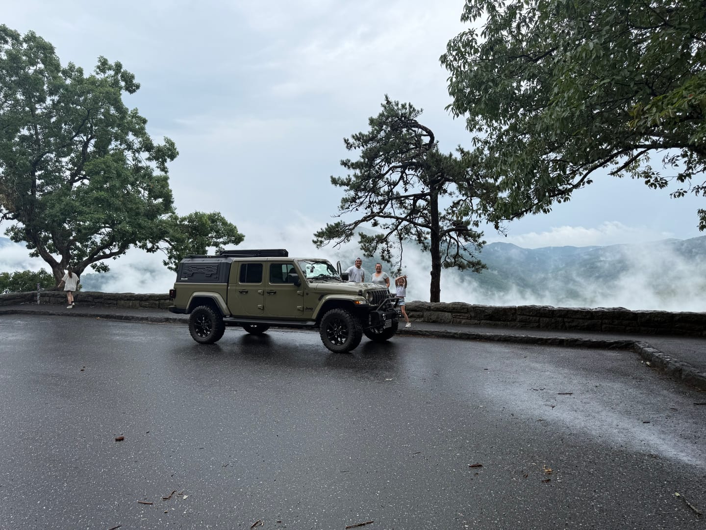 Customer photo review of OPENROAD Aluminum Truck Cap for Jeep Gladiator (2019-2026)