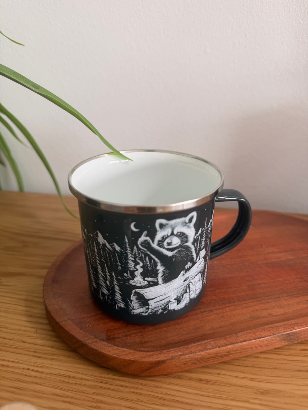 Customer photo review of Emaille Tasse - Frecher Waschbär
