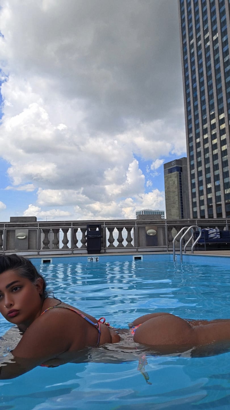 Customer photo review of MIAMI Adjustable Top Hibiscus Honey