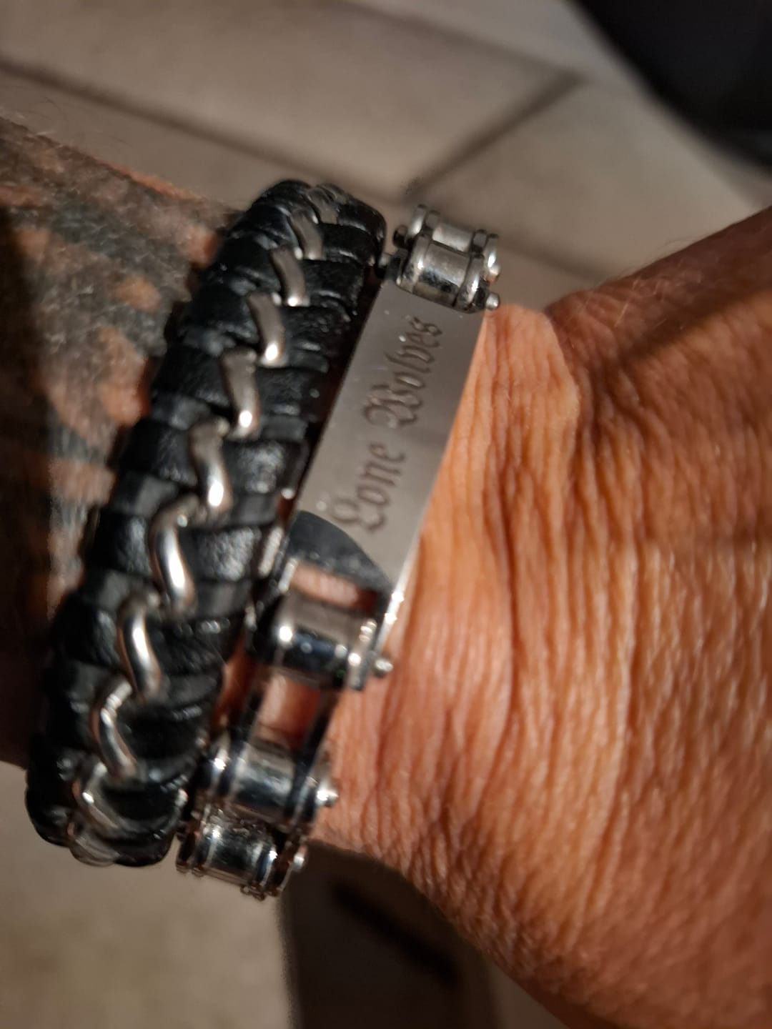 Customer photo review of Motorrad Armband graviert / personalisiert – Motorradkette aus Edelstahl mit Gravur von Name oder MC