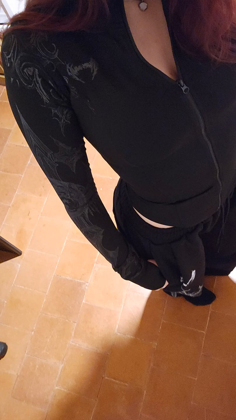 Customer photo review of Women's Void Tech™ Nightreign Yoga Jacket [DARKNESS]