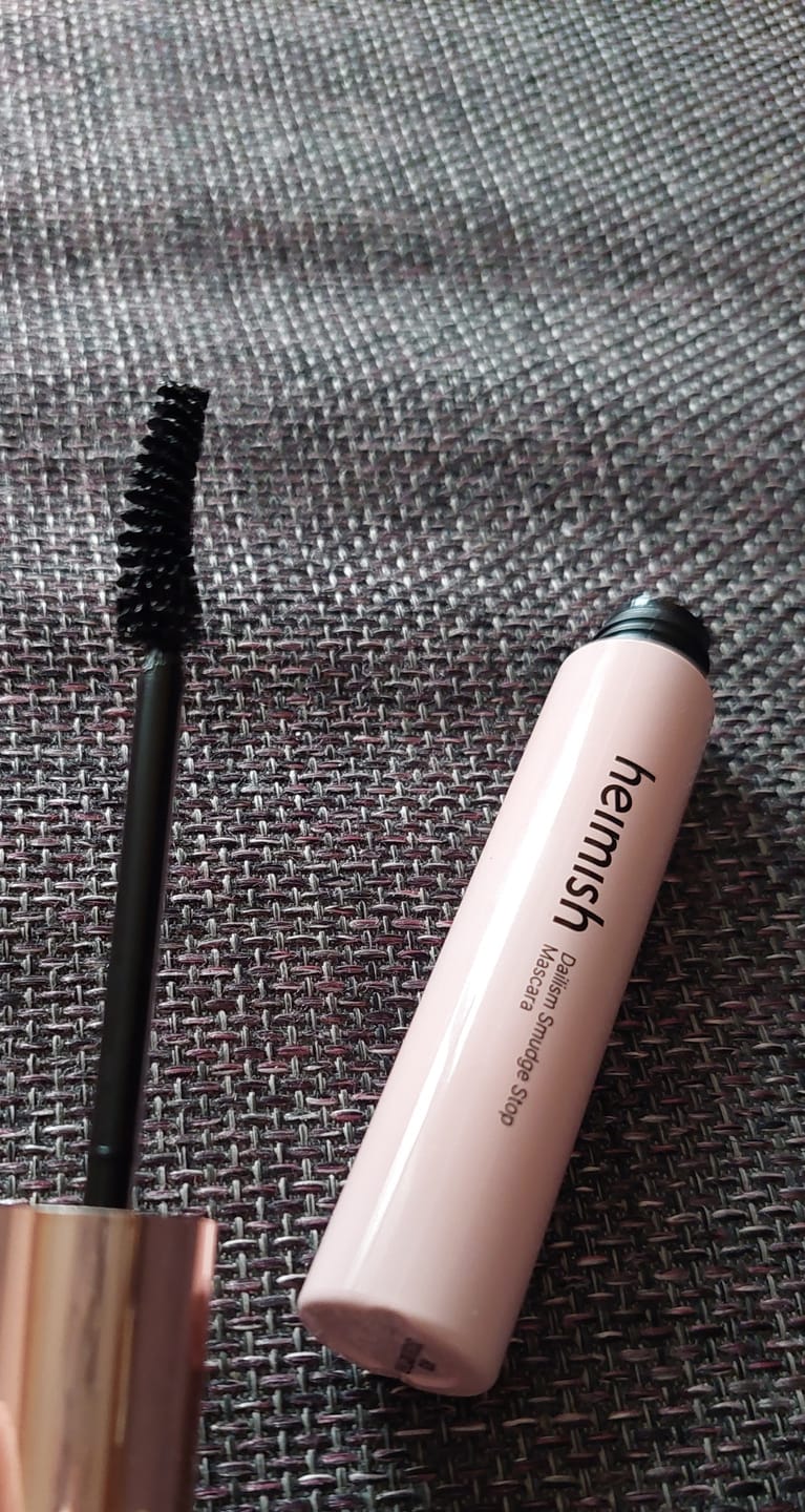 Customer photo review of Pagarinoša skropstu tuša Heimish Dailism Smudge Stop Mascara