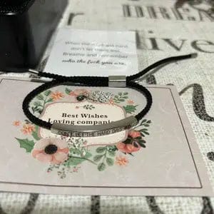 Customer photo review of Pulseira "Não deixe os dias difíceis vencerem"