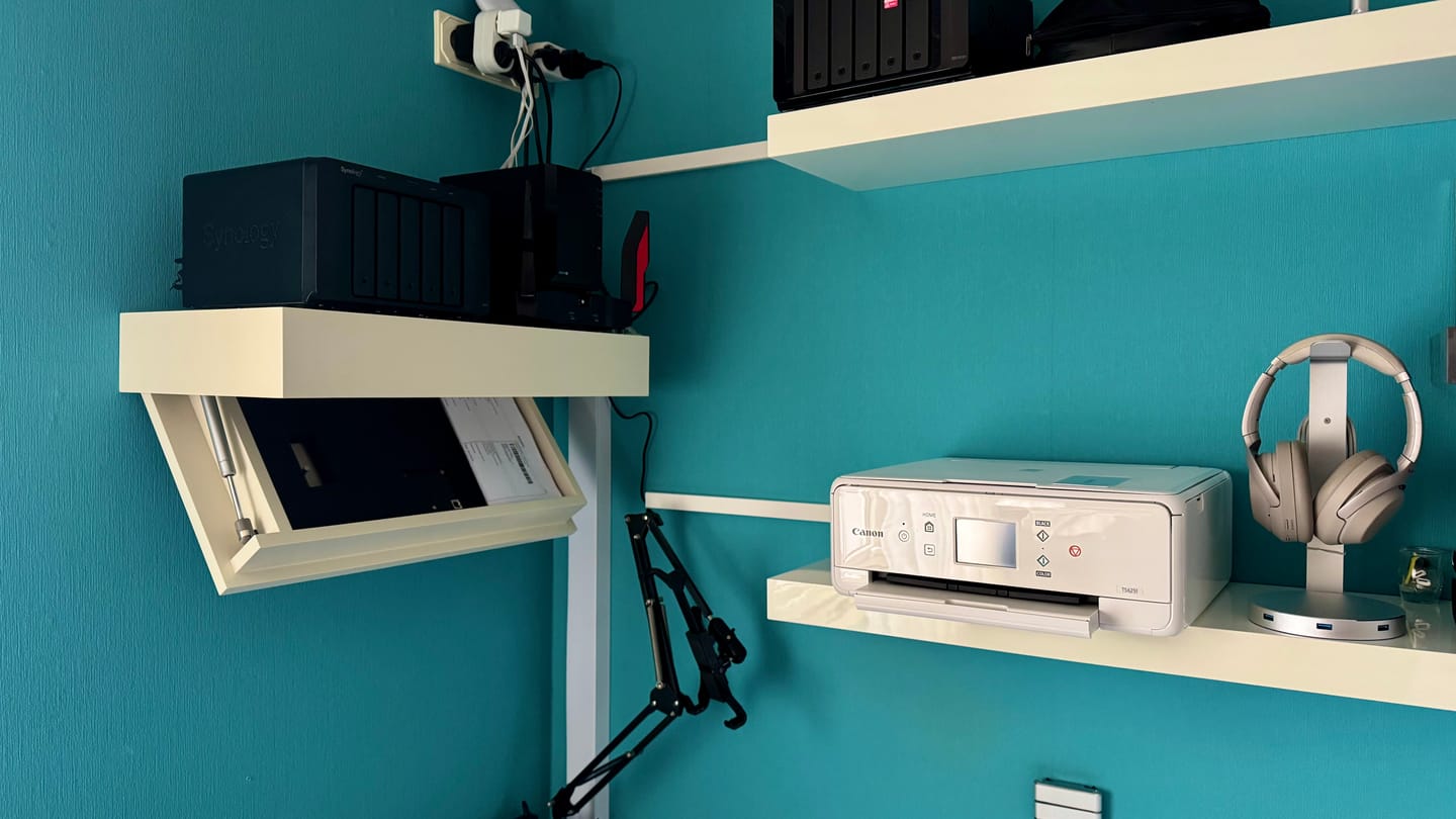 Customer photo review of Floating Shelf with Hidden Drawer and RFID Lock A12