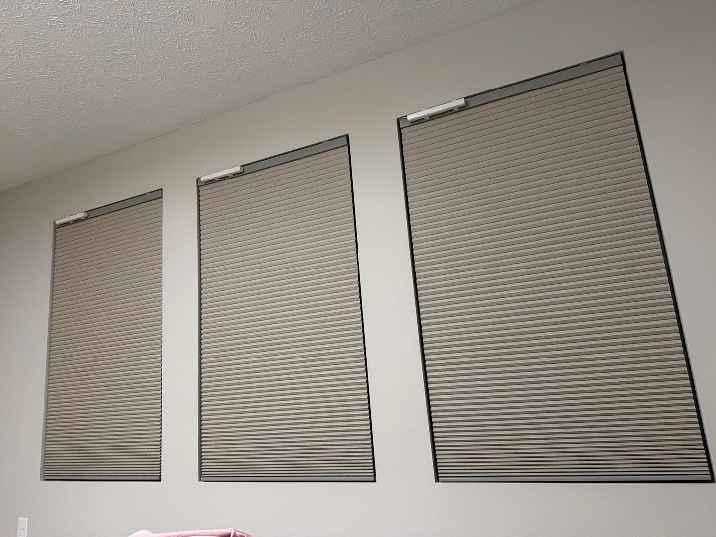 Customer photo review of SmartWings Motorized Blackout Cellular Shades Hazel