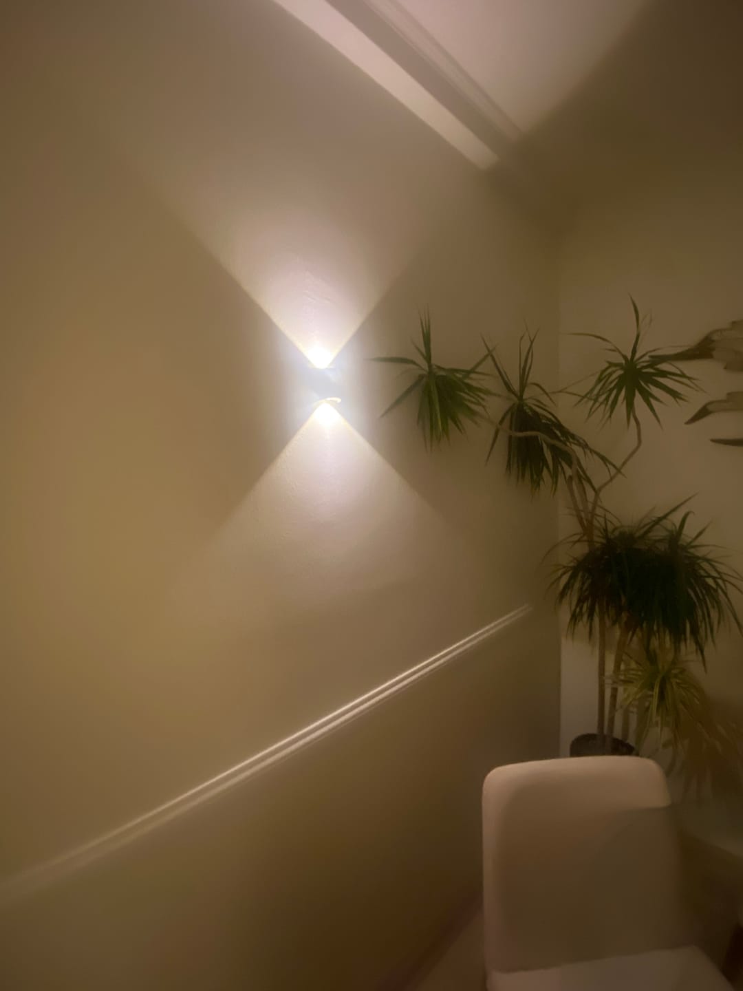 Customer photo review of Aplique Mural Recargable Up & Down - Sensor de Movimiento / Luz Cálida