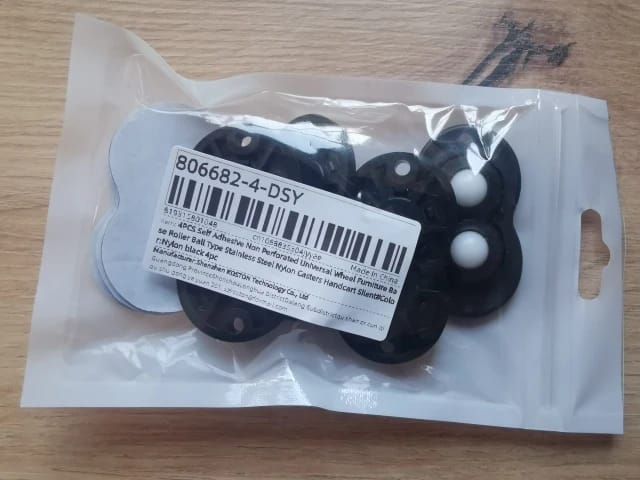 Customer photo review of MoveMate    Selbstklebende Möbelrollen