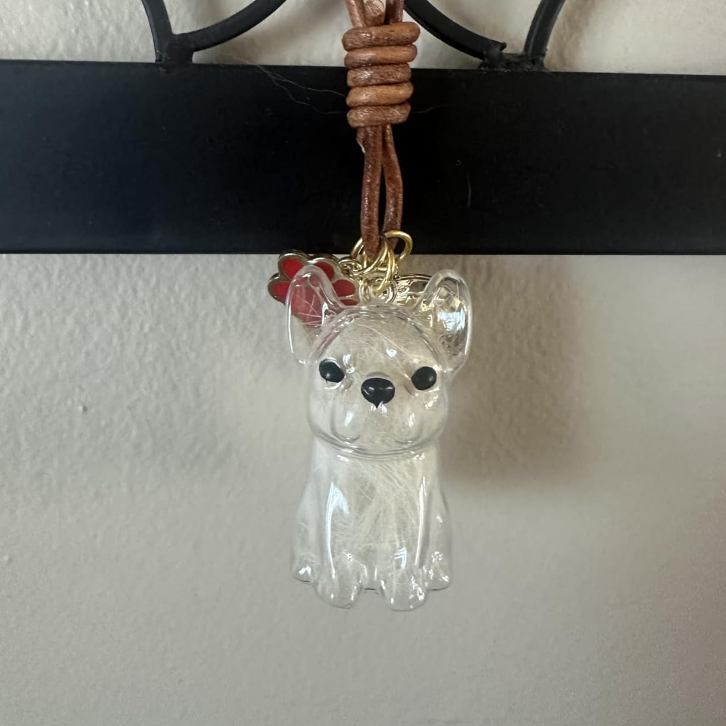 Customer photo review of Llavero para guardar pelo de mascota