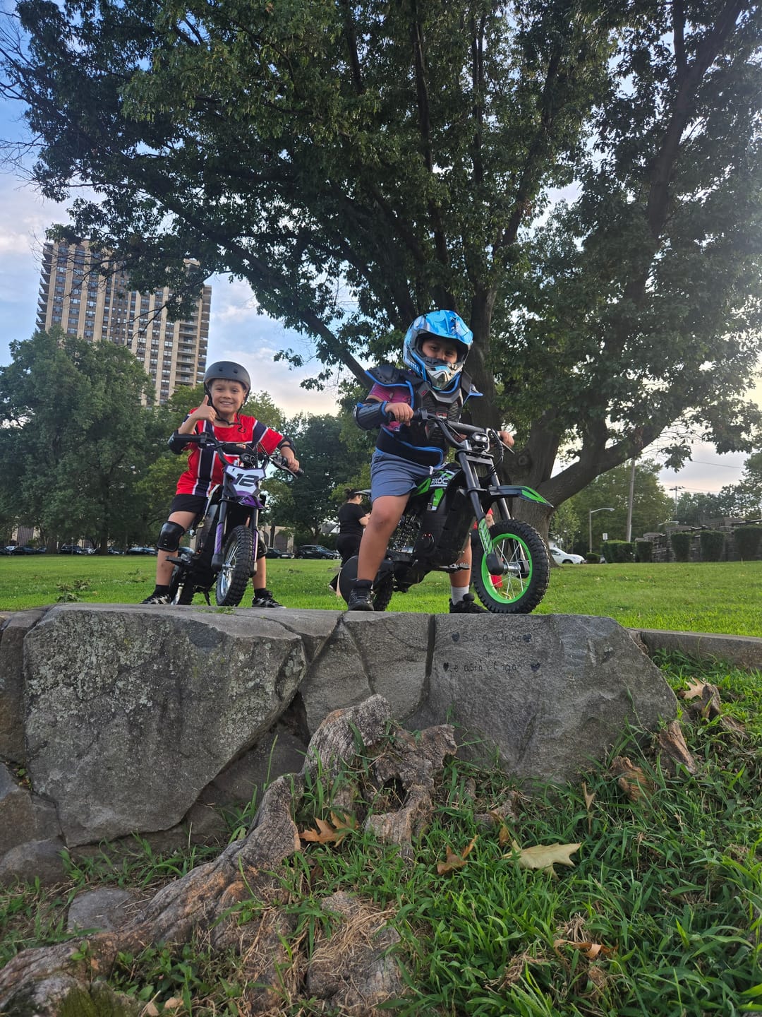 Customer photo review of Rixoc DK12 Kids Electric Dirt Bike