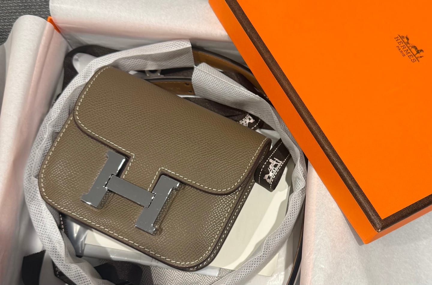 Customer photo review of hm kelly belt 18mm with constance slim grey epsom silver hardware