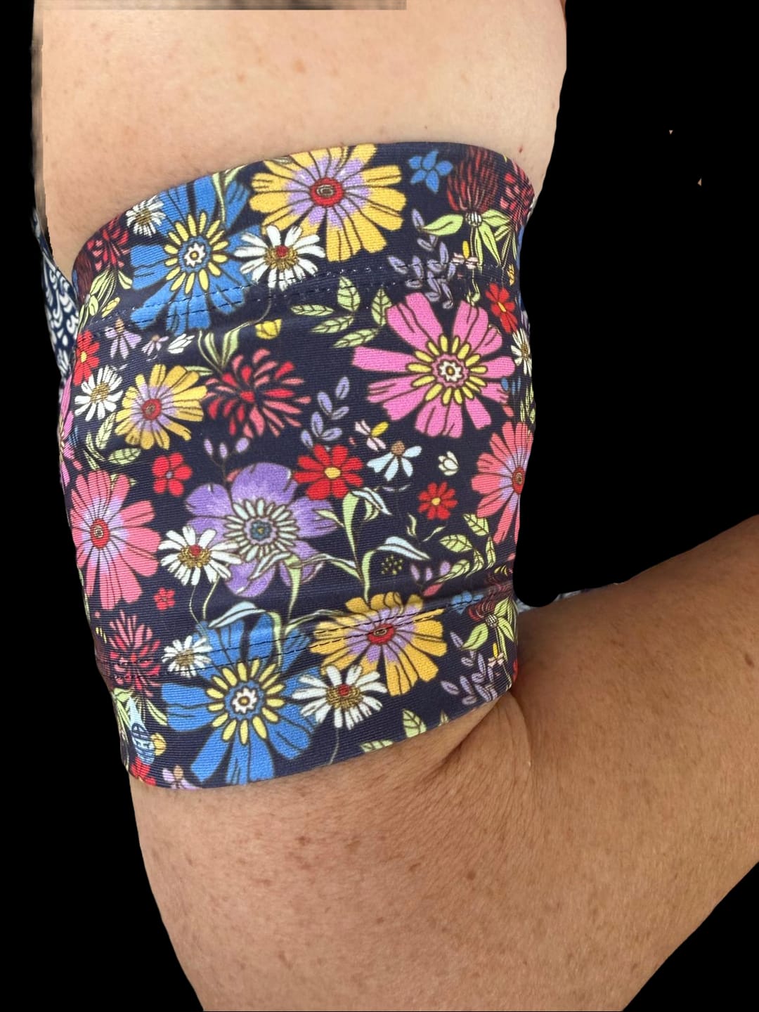 Customer photo review of Keep your Blood Glucose Sensor in place with Dia-Band armbands FAUNA & FLORA