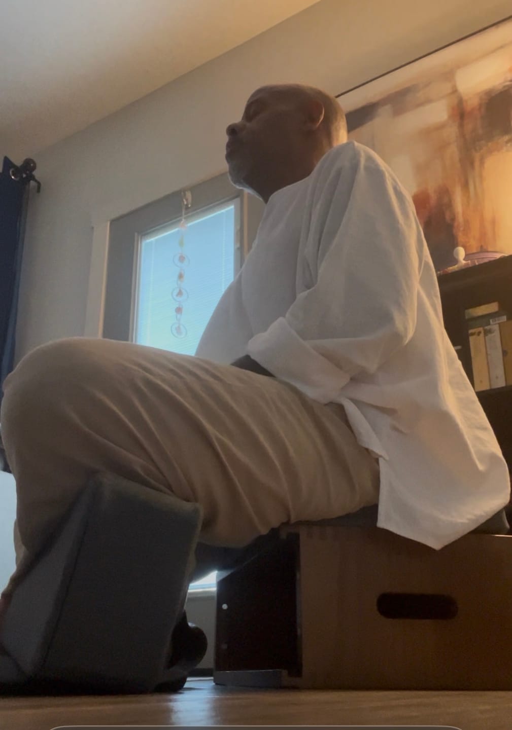 Customer photo review of Ungloo Box - Portable Meditation Chair With Back and Hip Support