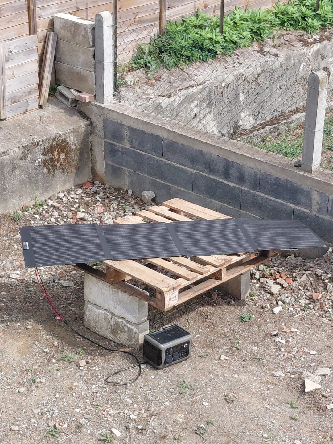 Customer photo review of ALLPOWERS SOLAX SE200 Panneau Solaire Portable 200W