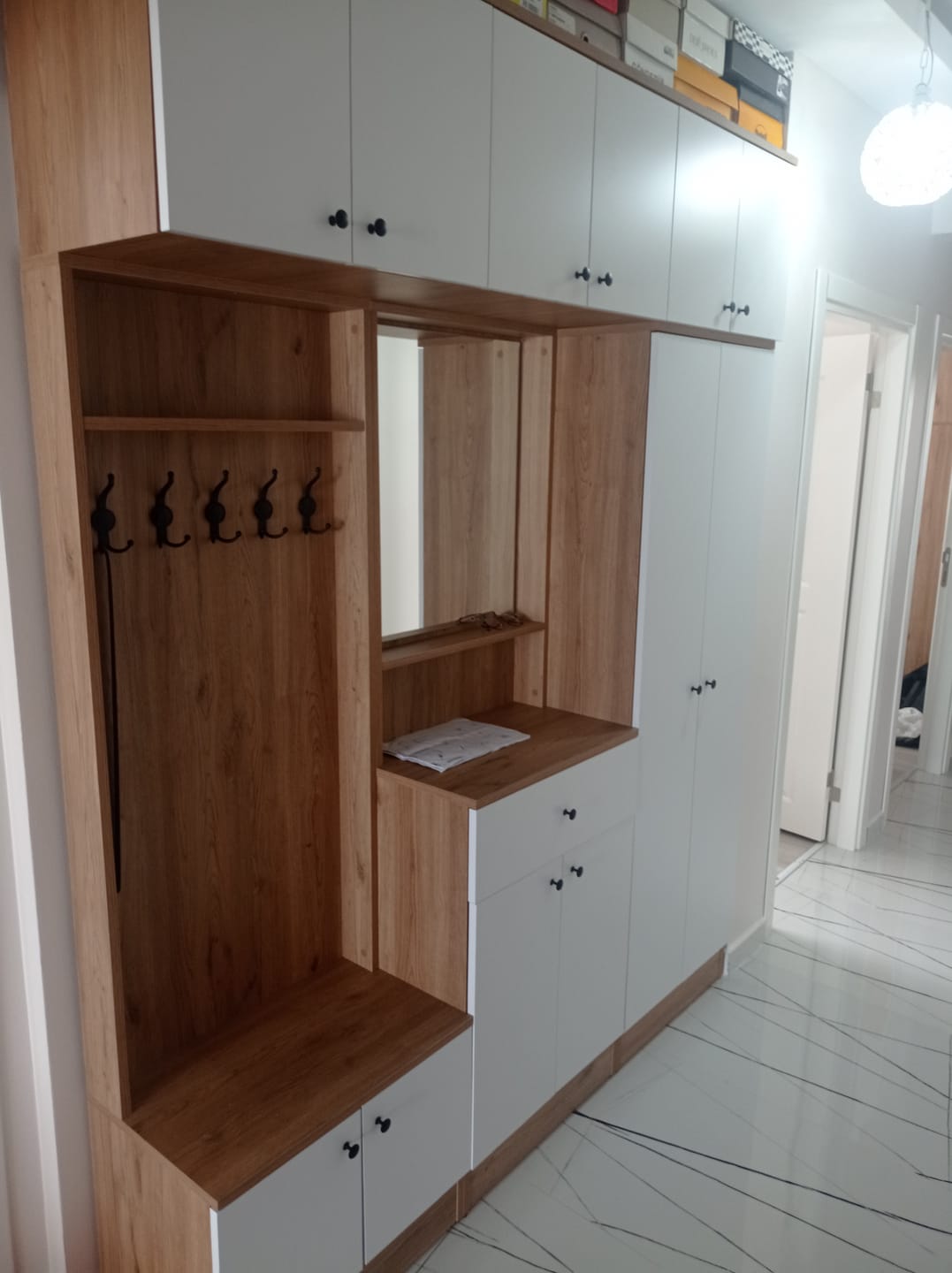 Customer photo review of Rani EA108 Portmanto Çekmeceli Aynalı Askılı Vestiyer Sepet Ceviz - Beyaz