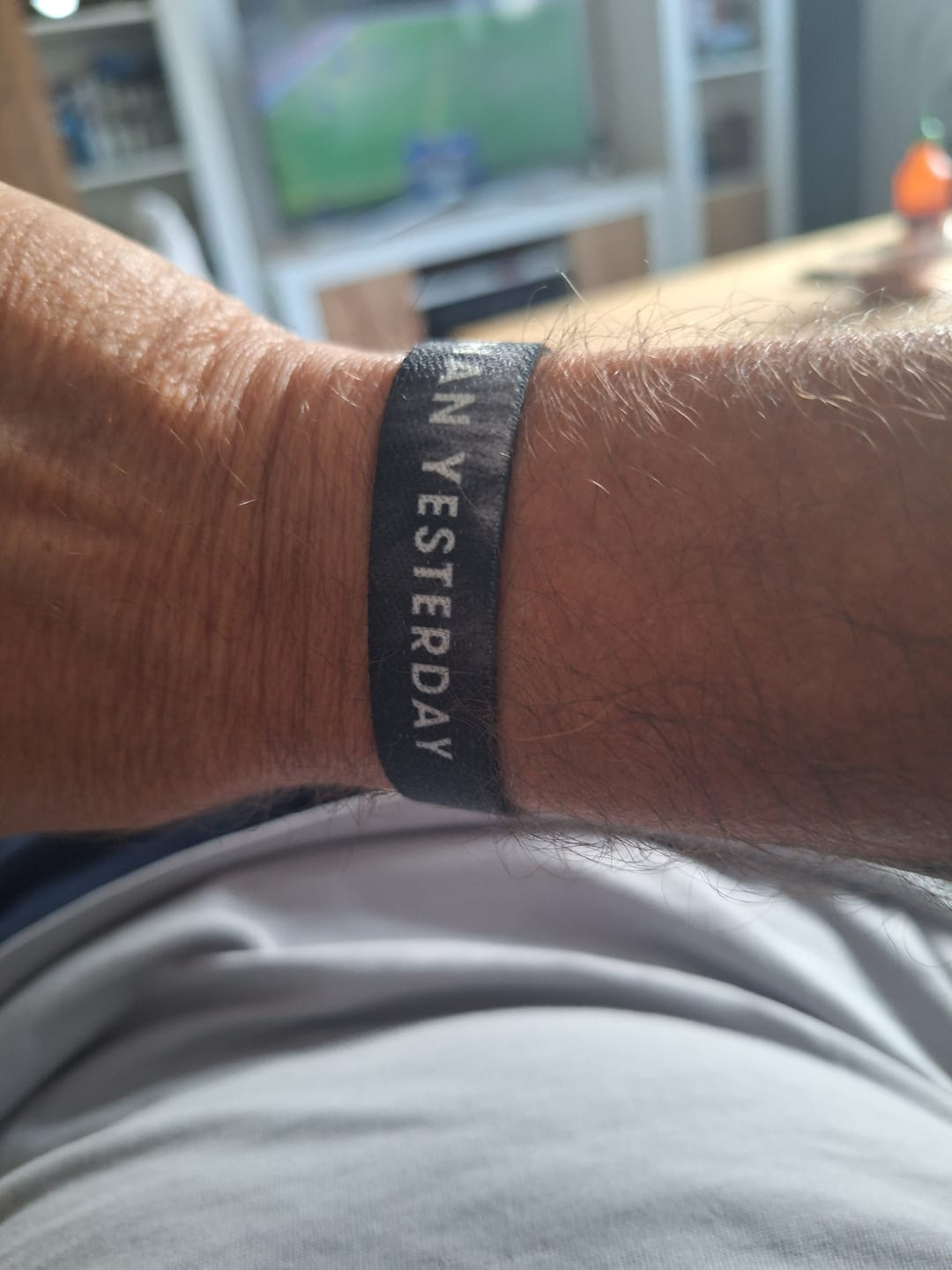 Customer photo review of Stronger Than Yesterday - Elastisches Armband