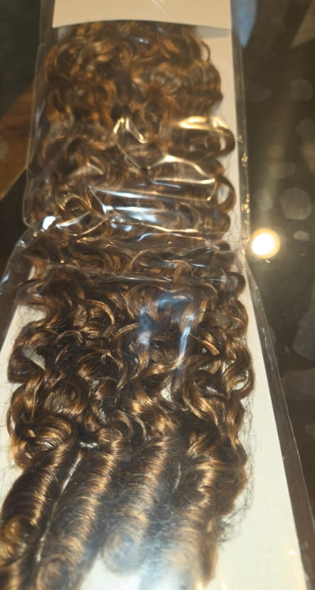 Customer photo review of Wavymy Honey Blonde Highlight Burmese Curly Feather Crochet Hair Miracle Knots Human Hair Extension