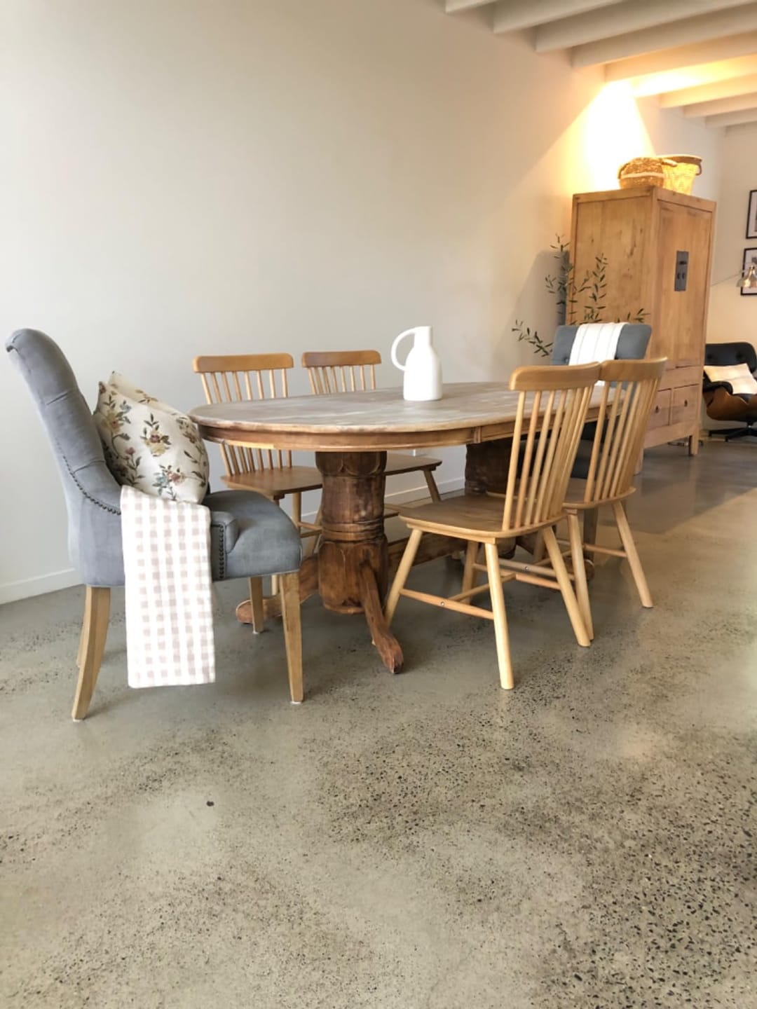 Customer photo review of 2x Dining Chairs Kitchen Windsor Oak and Black