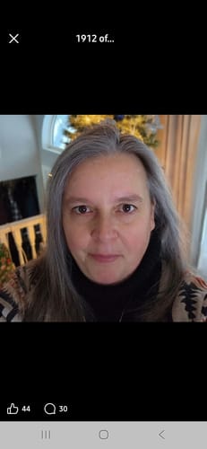 Customer's portrait displaying hair after using the probiotic-infused Shampoo.