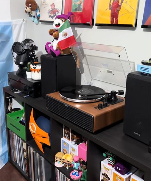 Customer photo review of XJ-H03 All-in-One Bluetooth Vinyl Record Player with Speakers – Warm Vintage Sound
