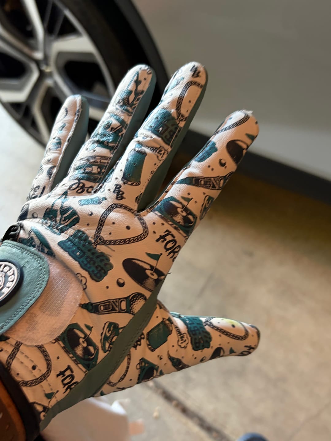 Customer photo review of Straight Outta Bounds Glove Blue
