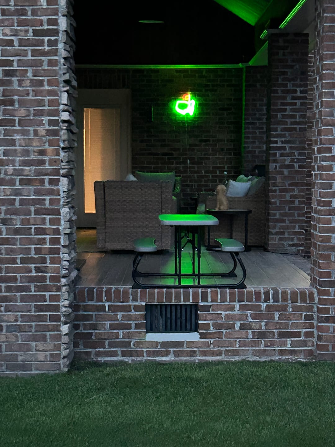Customer photo review of Golf LED Neon Sign for Bar, Garage, Man Cave & Gifts