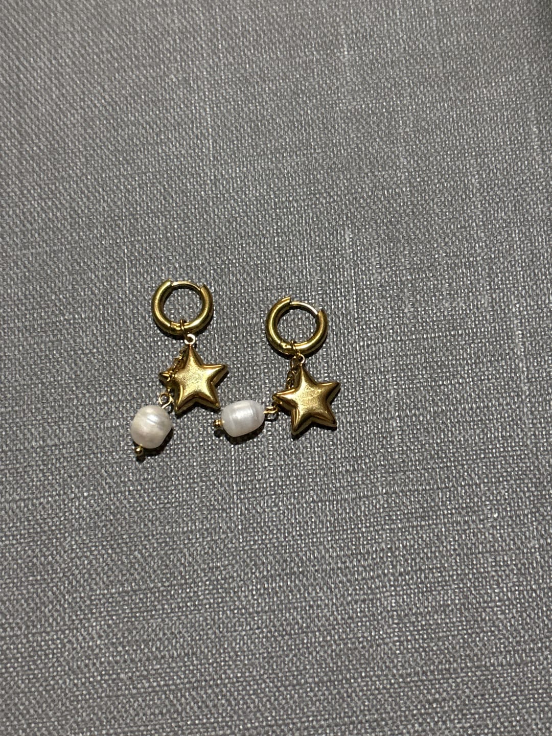 Customer photo review of Par Arracada Con Dije Perla y Estrella 2 en 1