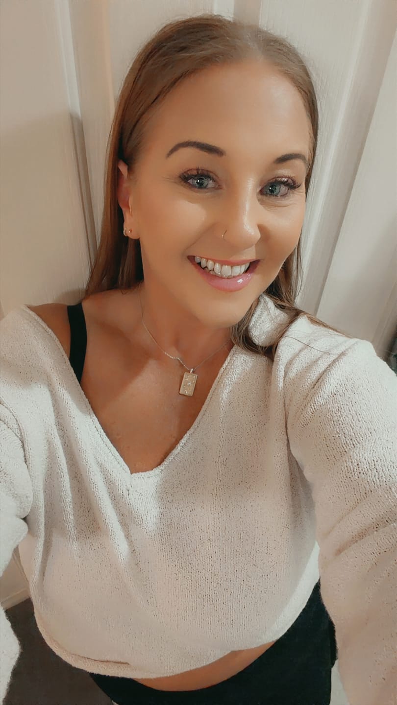 Customer photo review of It's a Mood Lip Liner