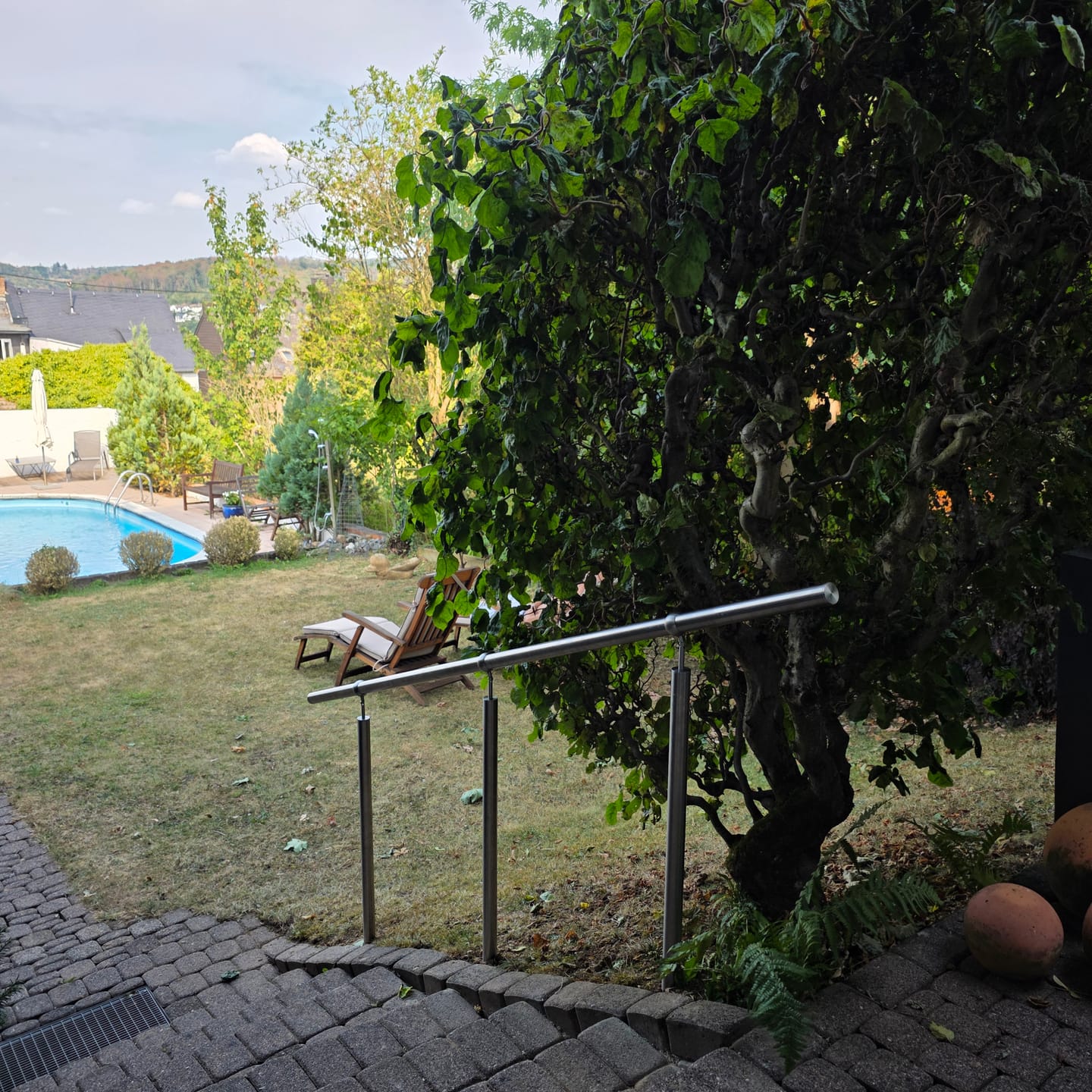 Customer photo review of Freistehender Edelstahl Handlauf zum Einbetonieren – Winkelverstellbar