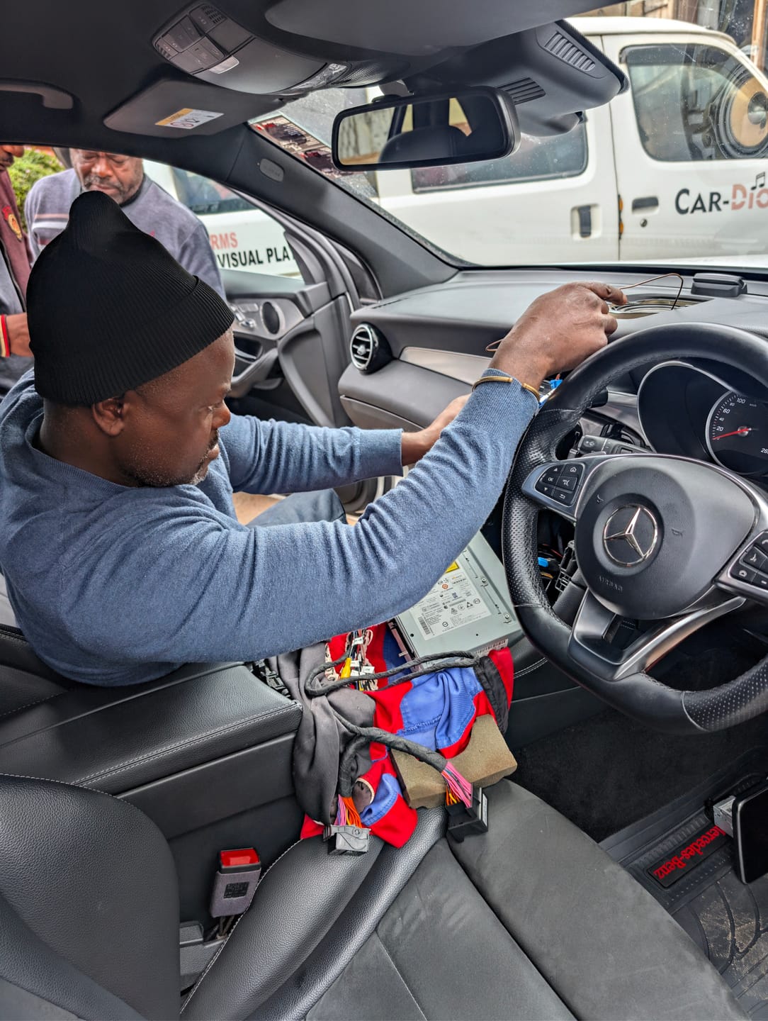 Customer photo review of Mercedes Benz C/GLC Class | W205/X253 | 10.25"/12.3" Linux CarPlay/Android Touchscreen Display | 2014 - 2019