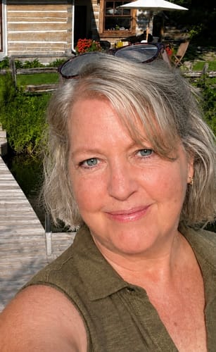 Customer's natural look wearing Mascara outdoors on a sunny day