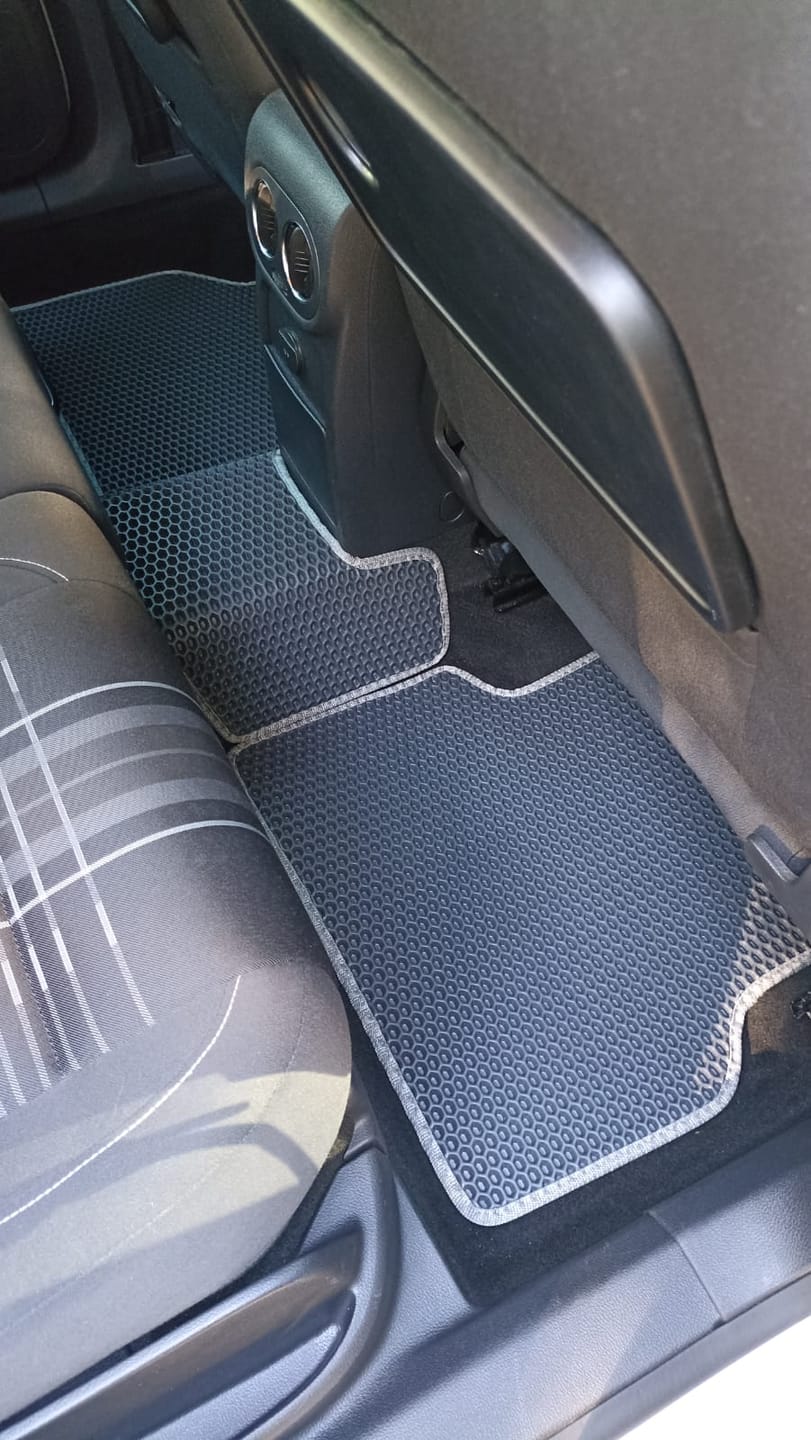 Customer photo review of Auto Fußmatten nach Maß - Komplettset
