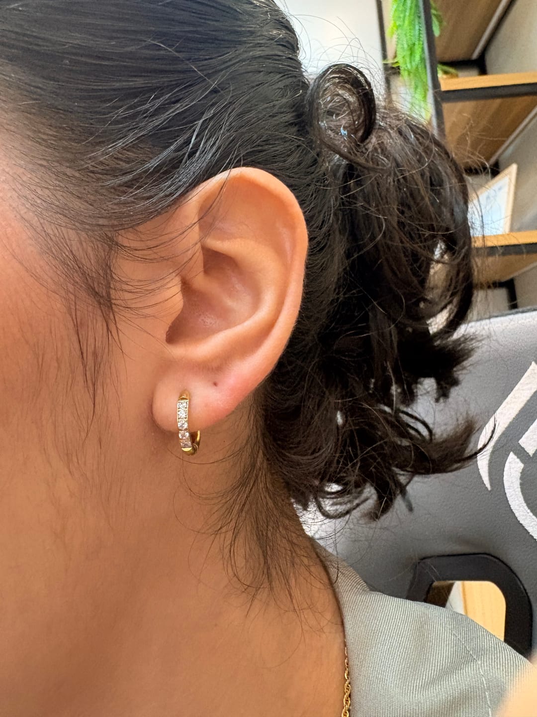 Customer photo review of Brincos de Argola com Pedras Brilhantes 10MM Banhados em Ouro 18k