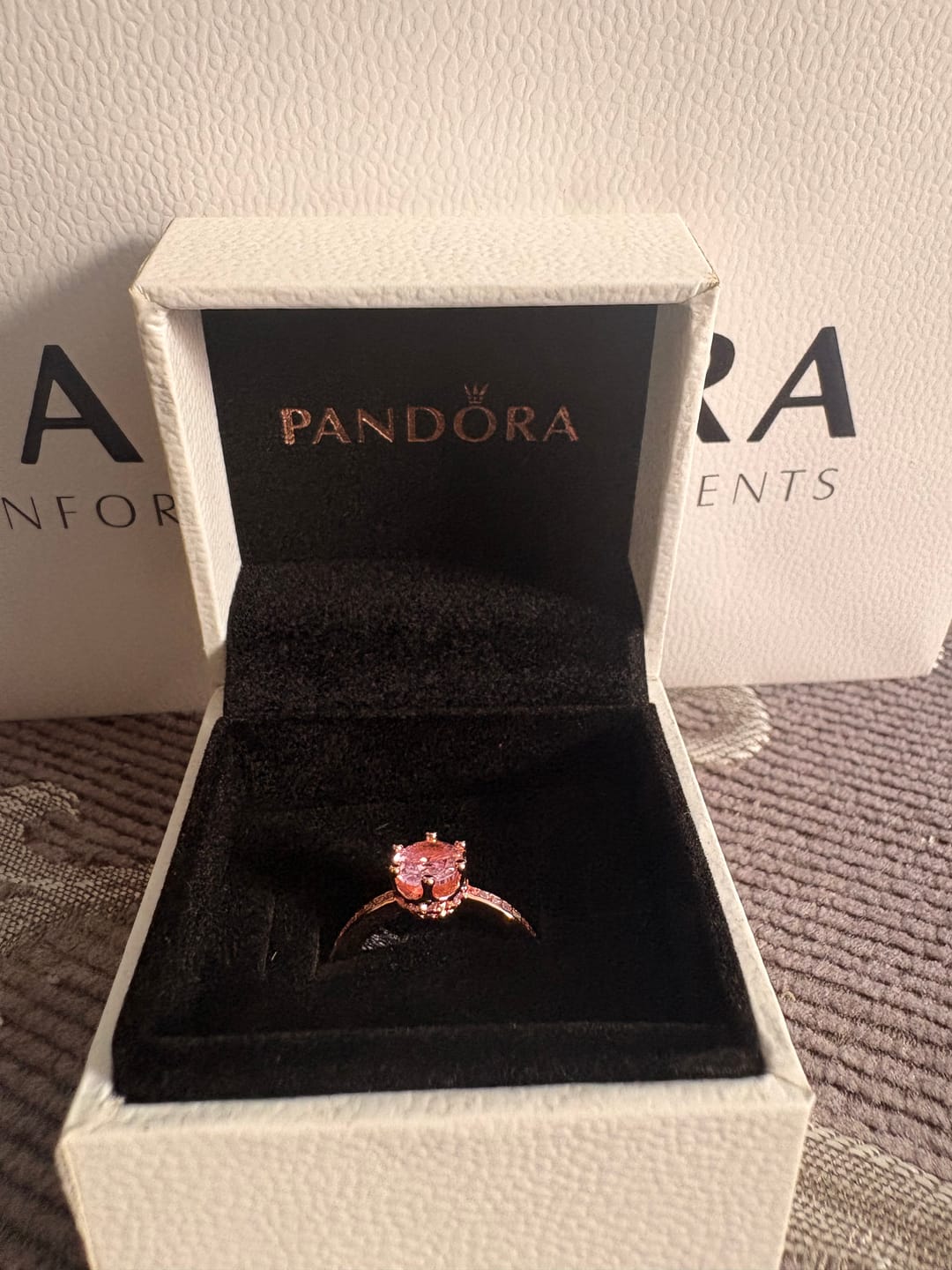 Customer photo review of ANILLO COMPROMISO CORONA ROSA BRILLANTE PANDORA