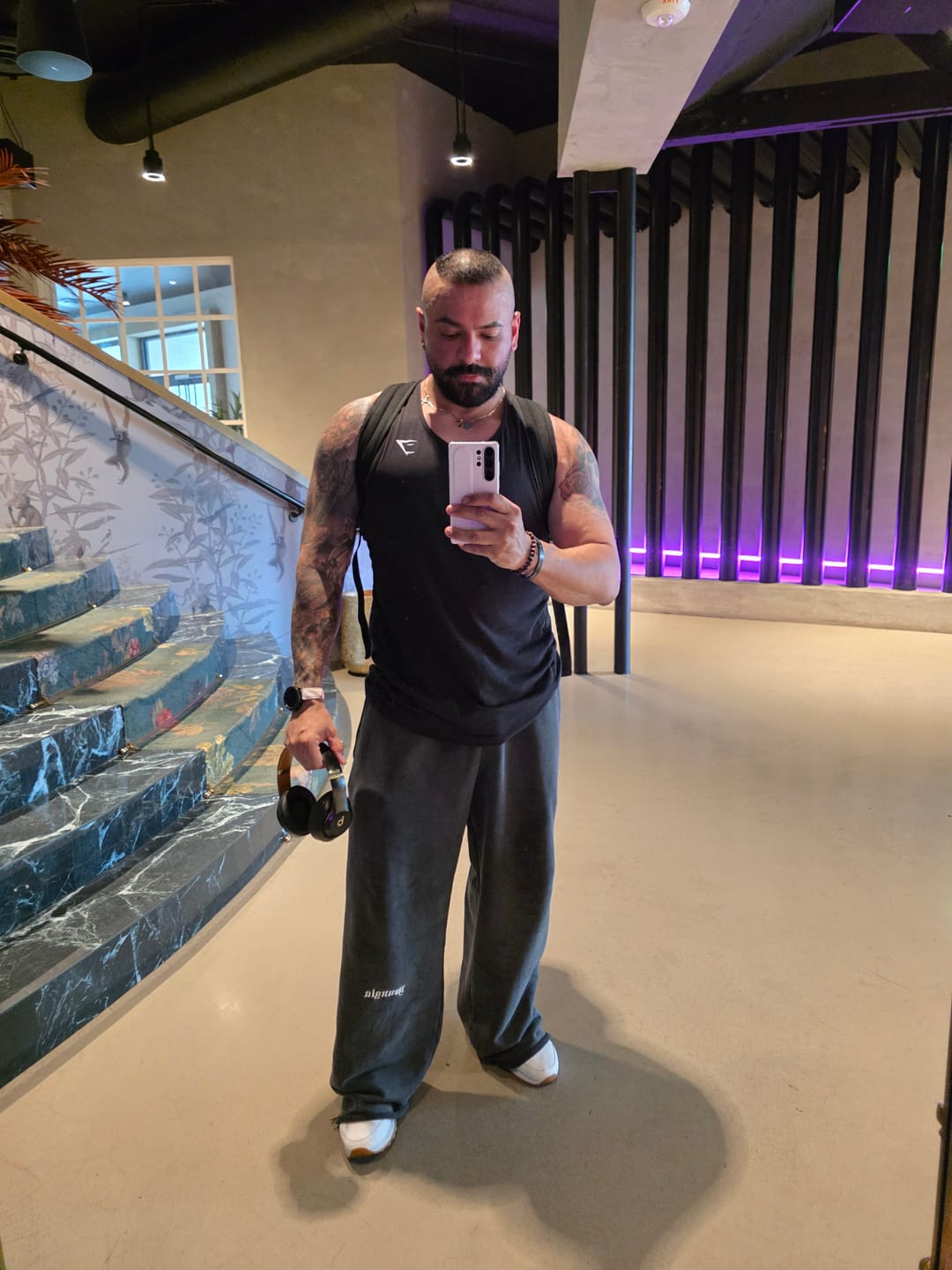Customer photo review of 2052 - Gold's Iron Legacy Heritage Sweats