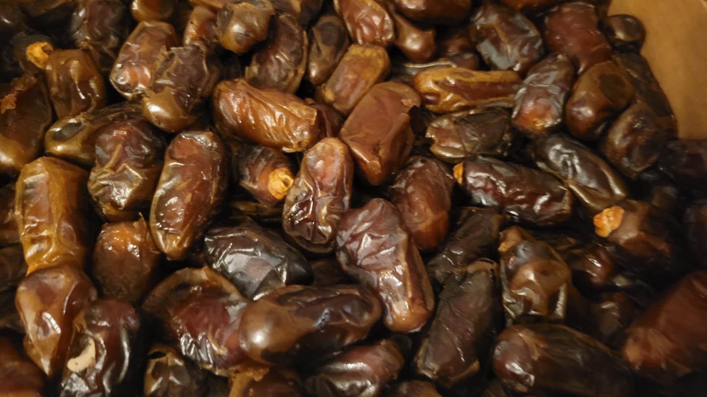 Customer photo review of Organic Halawi Dates Box