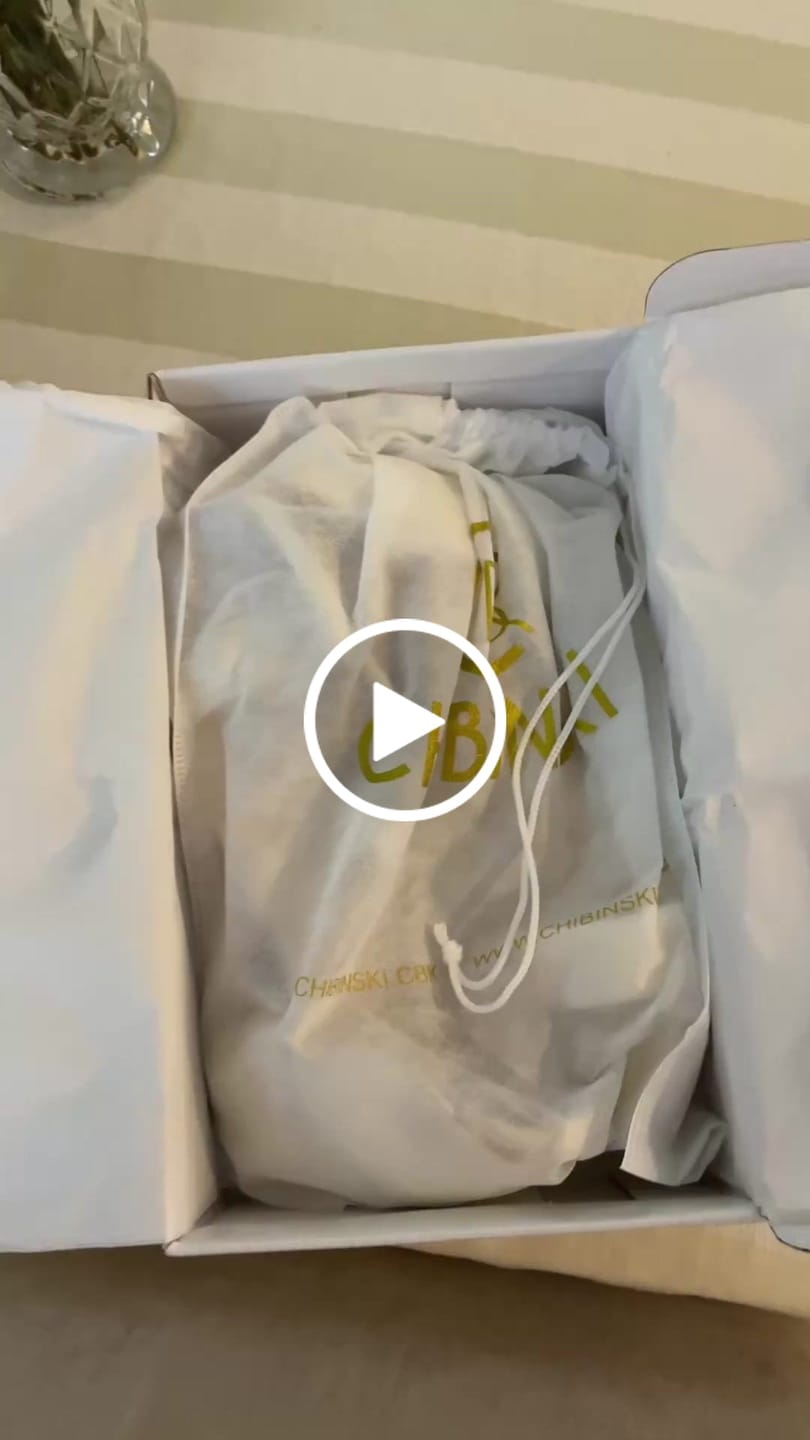Customer video review of Sandália Noiva Gisele Velvet Off White
