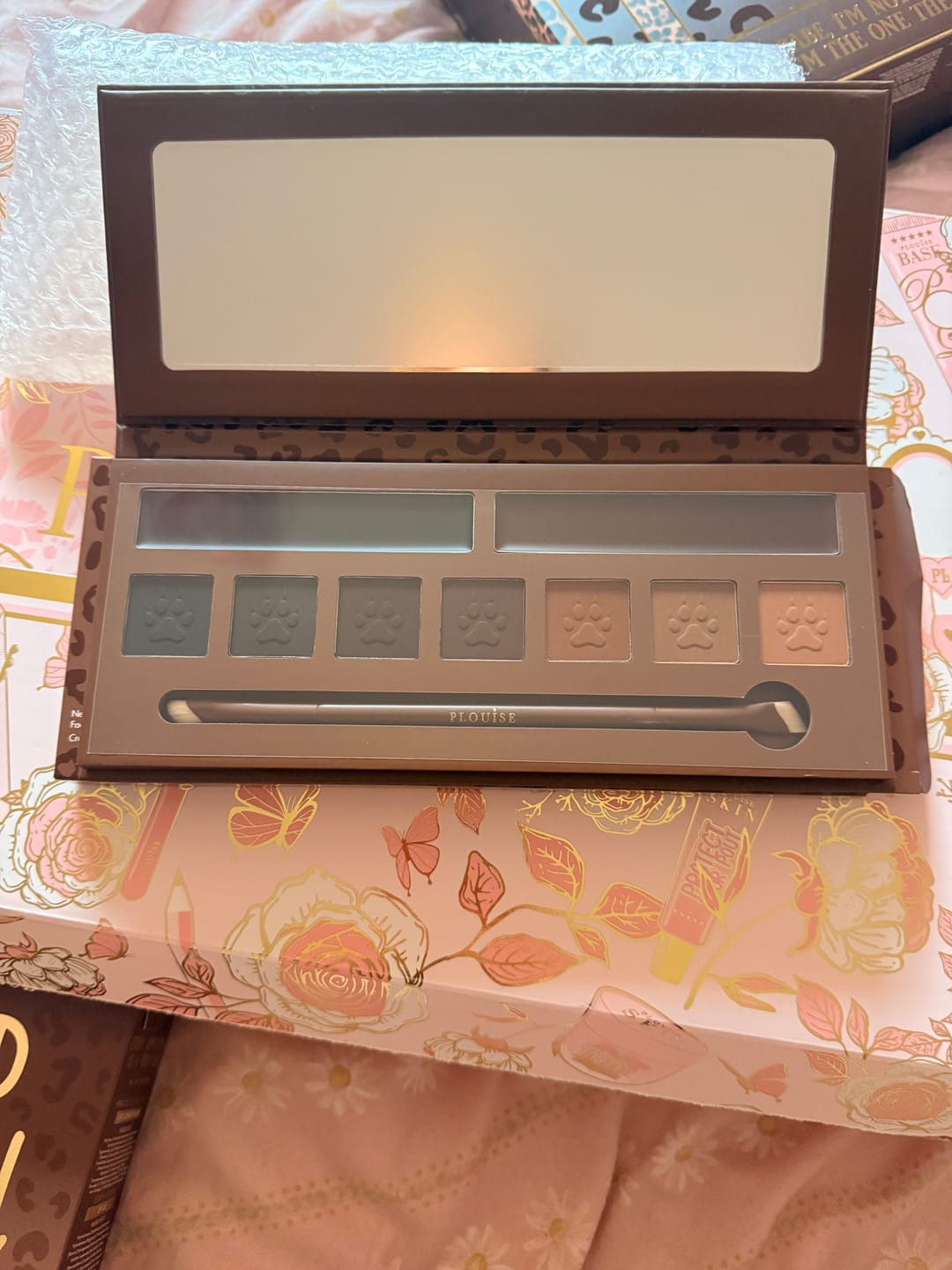 Customer photo review of Cheetah Mode Cosmetics Set