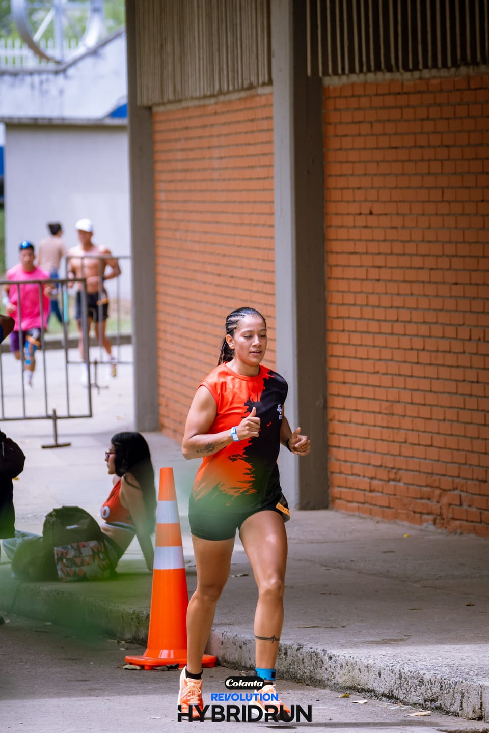 Customer photo review of New Balance FuelCell Rebel v5 Mujer Tangerine Heat Silver Metallic