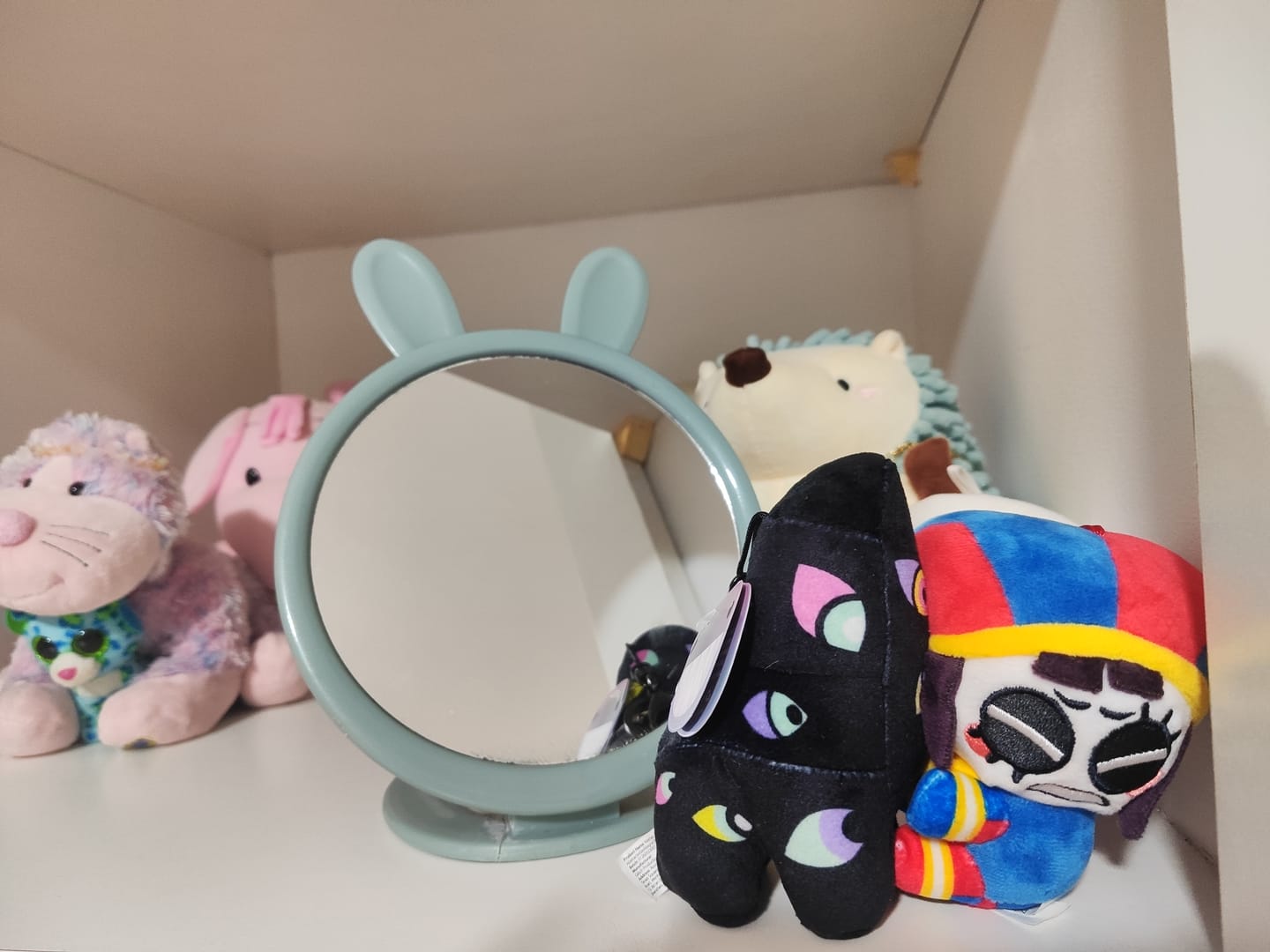 Customer photo review of Pomni & Abstraction Magnetic Plush Keychains