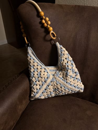 Customer's Sunny Holiday shoulder bag crochet kit, finished in blue and cream with decorative wooden bead handle.