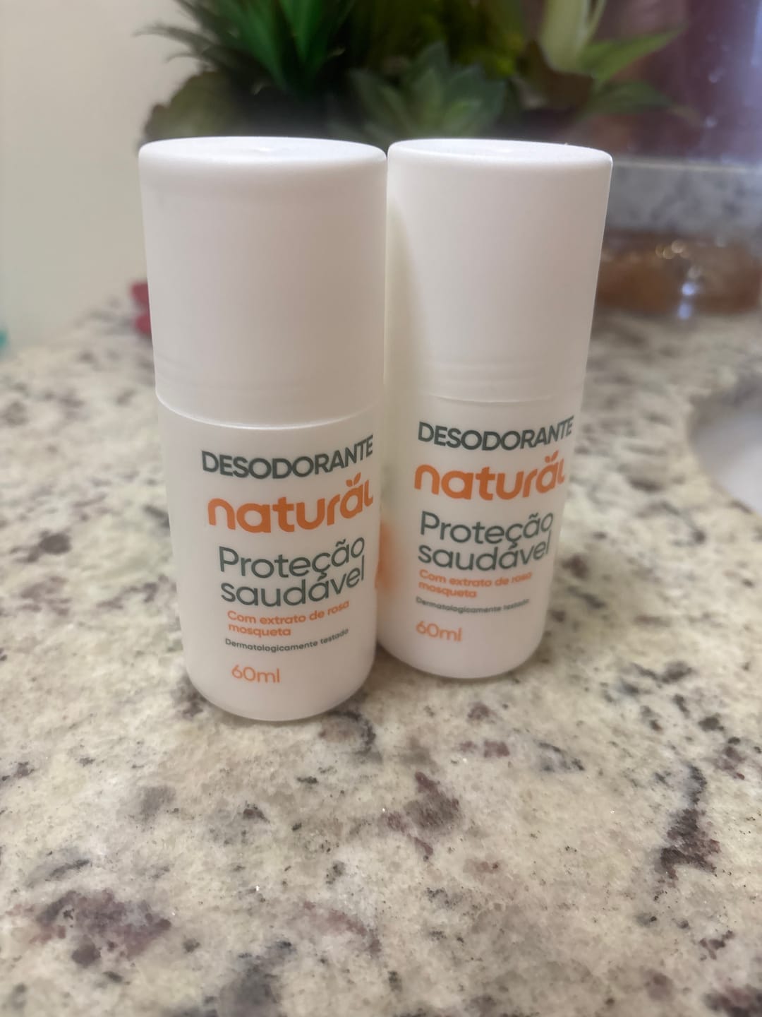Customer photo review of Desodorante Roll-on Natural Sem Alumínio com Rosa Mosqueta 60 ml