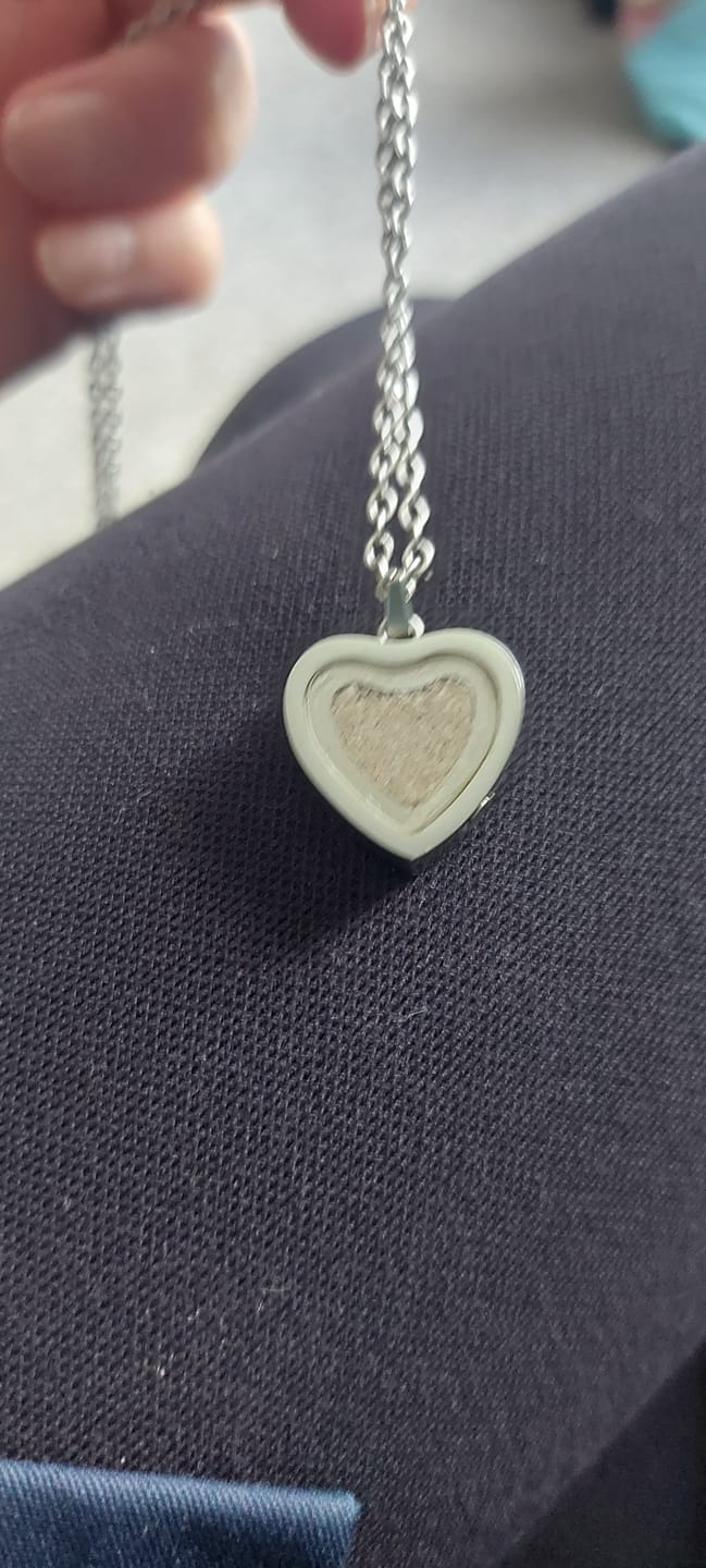 Customer photo review of Heart-shaped Cremation Urn Glass Necklace for Ashes-A036