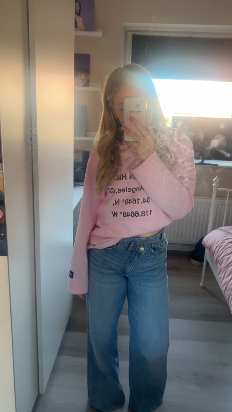 Customer photo review of VINTAGE LOGO LONGSLEEVE T-SHIRT LIGHT PINK