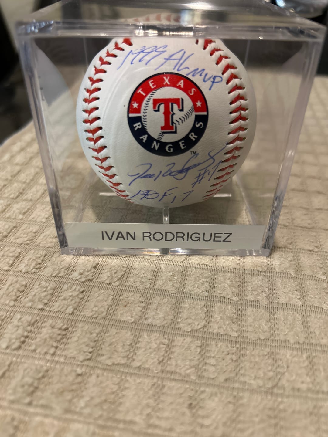 Customer photo review of Ivan Rodriguez Autograph Signing