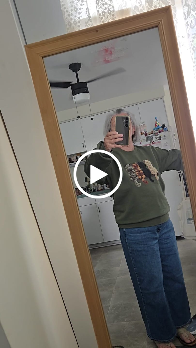 Customer video review of Sweatshirt Chats De Dos Effet Patch