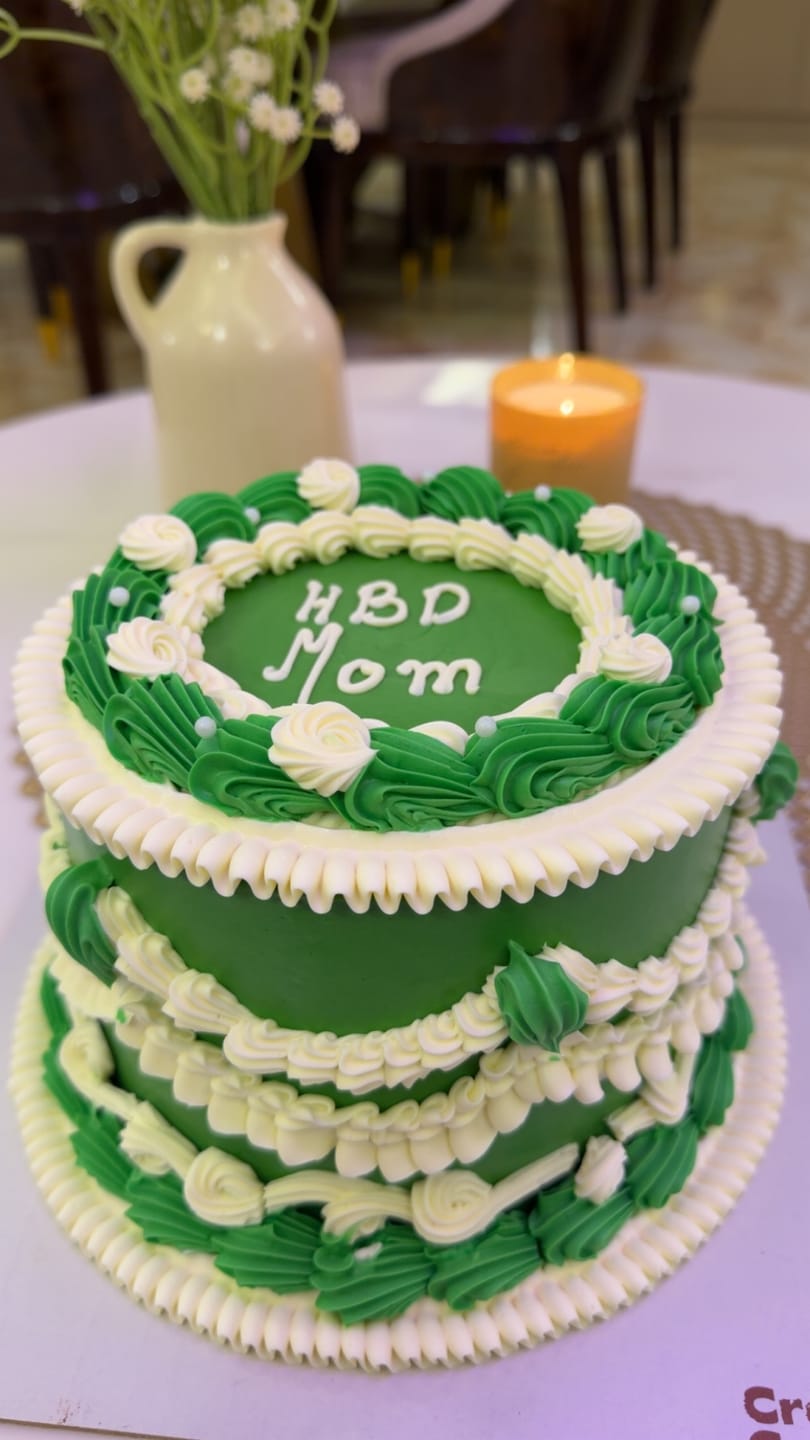 Customer photo review of Leo Horoscope Theme Cake