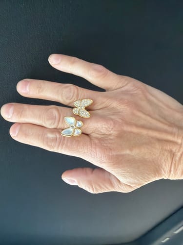 Customer photo review of Two Butterfly Between The Finger Pearl Ring