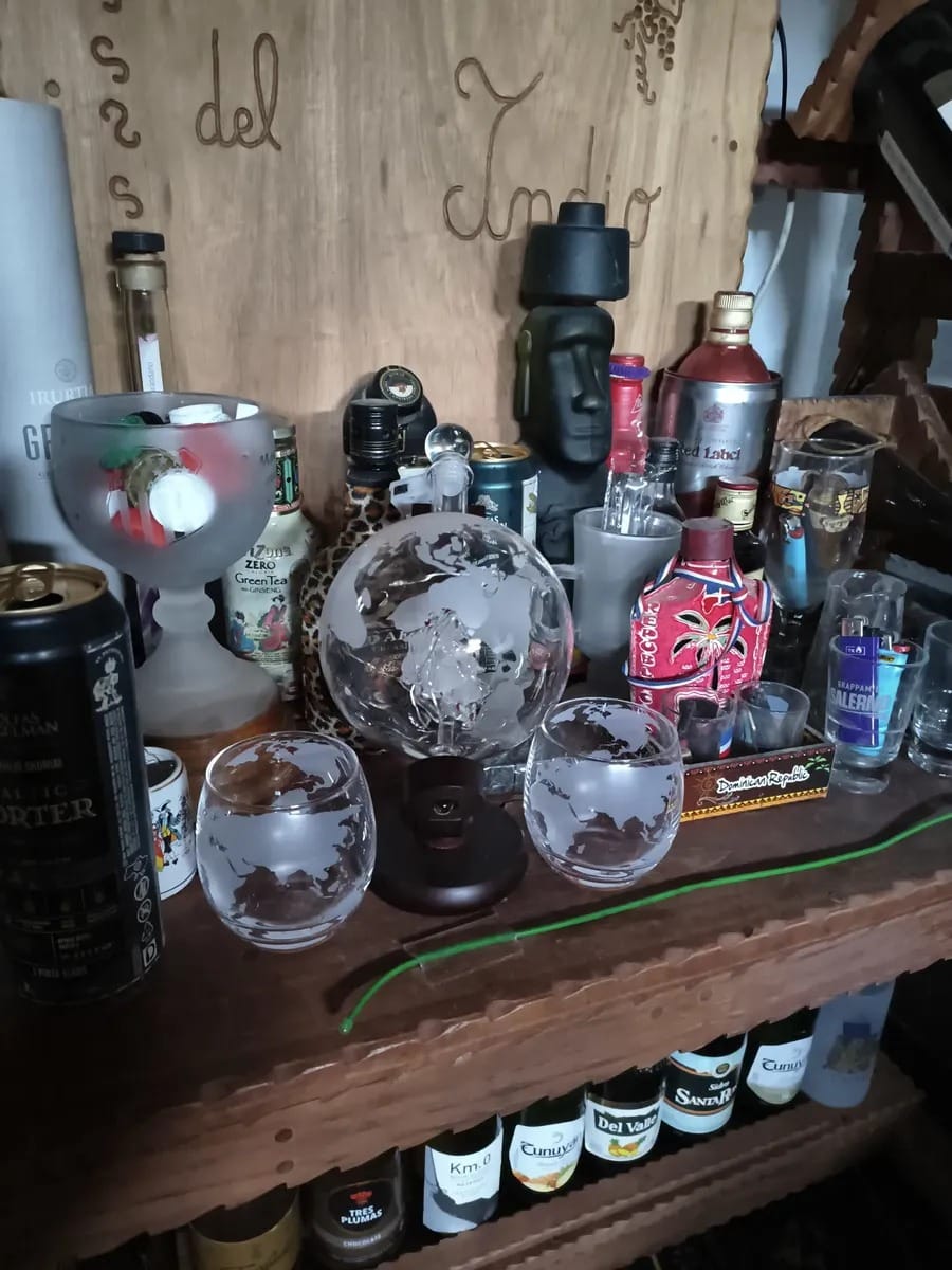Customer photo review of Licorera Mapa del mundo + Set de regalo 2 vasos