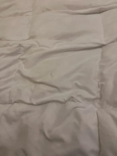 Customer photo review of Hotel Style Comforter – Lightweight Fluffy Winter Quilt