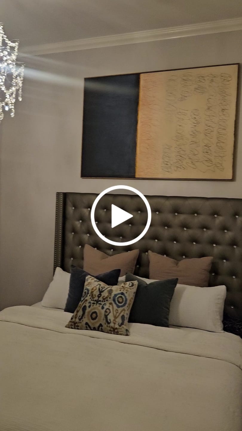 Customer video review of Minimalist Line Art #MLE069